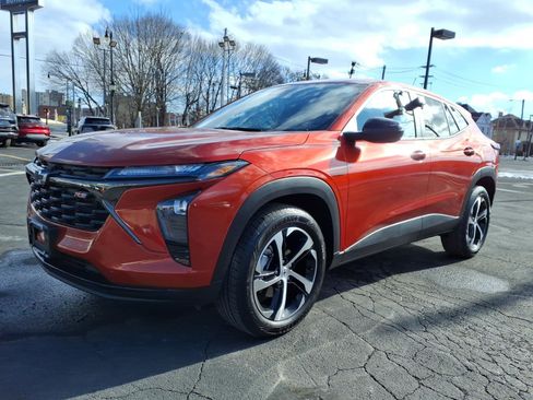 Used 2024 Chevrolet Trax RS w/ Sunroof Package image 7