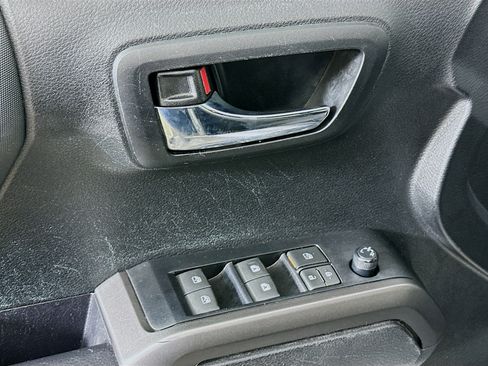 Used 2023 Toyota Tacoma TRD Off-Road image 15