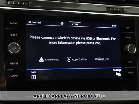 Used 2023 Volkswagen Tiguan SE AWD/4WD image 8