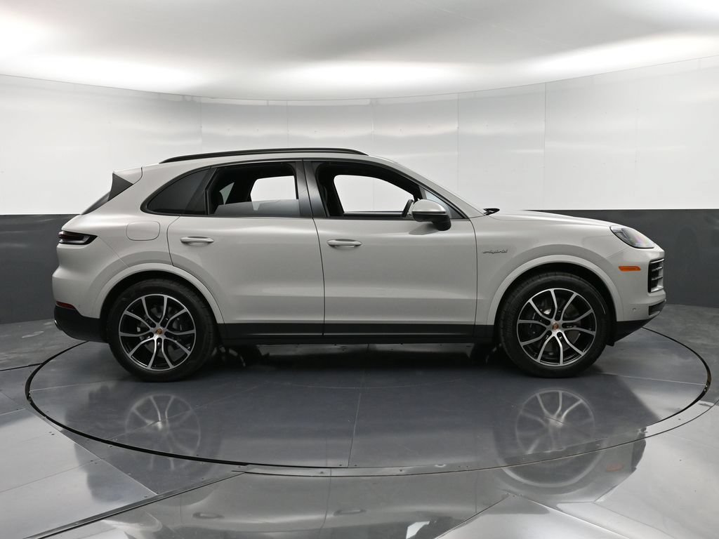 Certified 2026 Porsche Cayenne E-Hybrid AWD/4WD image 9