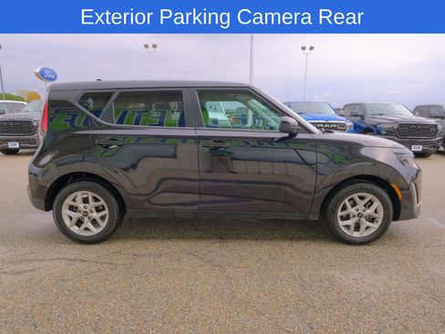 Used 2023 Kia Soul LX w/ LX Technology Package image 11