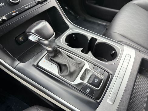 Used 2024 Kia Carnival LX image 22