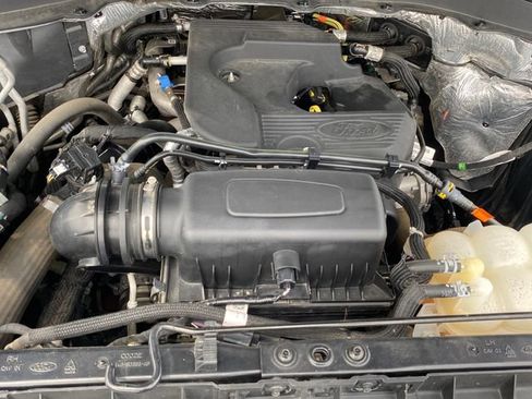 Used 2020 Ford Explorer XLT w/ Equipment Group 202A AWD/4WD image 23