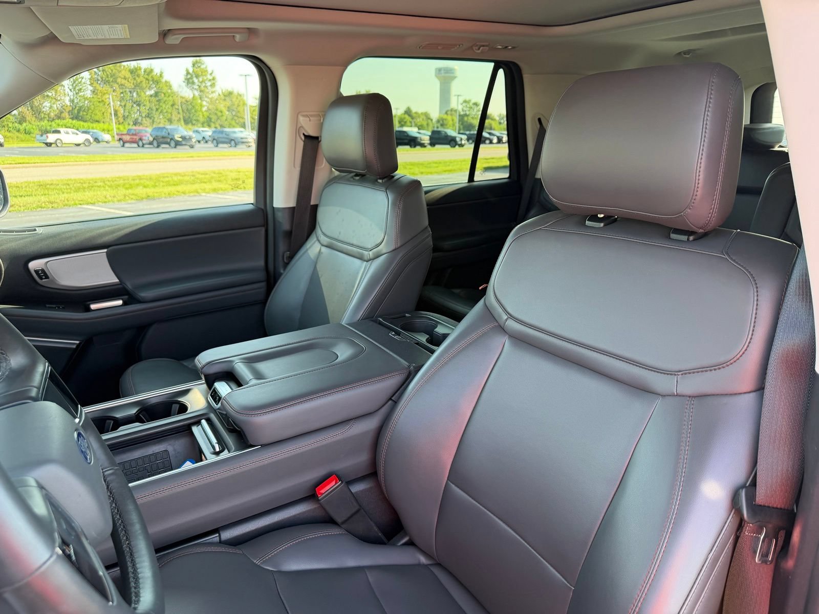 Used 2025 Ford Expedition Active AWD/4WD image 13