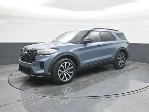 Used 2025 Ford Explorer ST-Line image 1