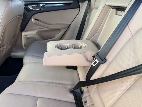 Certified 2022 Porsche Macan image 21