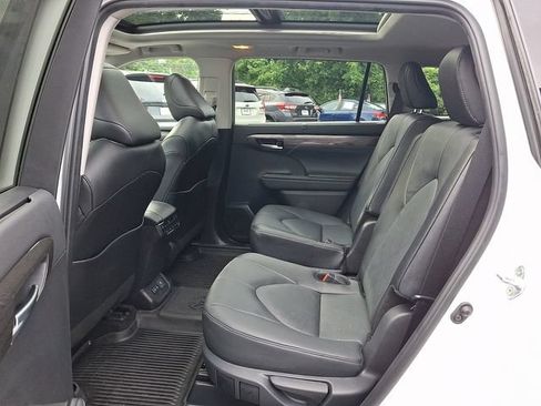 Used 2024 Toyota Highlander Platinum AWD/4WD image 11