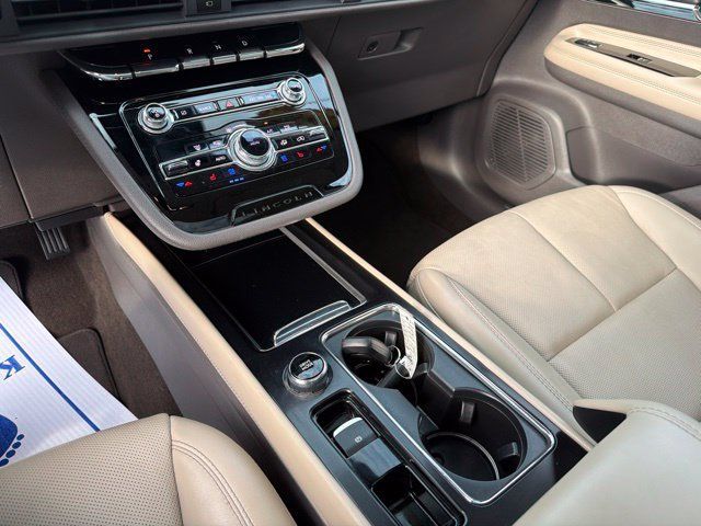 Used 2022 Lincoln Corsair FWD w/ Premium Package image 22