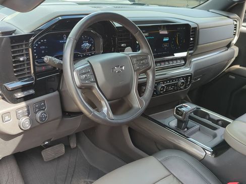 Used 2022 Chevrolet Silverado 1500 ZR2 w/ Technology Package AWD/4WD image 10