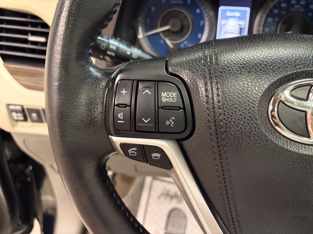Used 2016 Toyota Sienna XLE w/ XLE Navigation Package FWD image 16