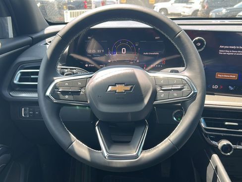 New 2026 Chevrolet Traverse LT w/ Driver Confidence Package AWD/4WD image 2
