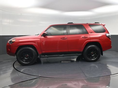 Used 2022 Toyota 4Runner SR5 Premium RWD image 3