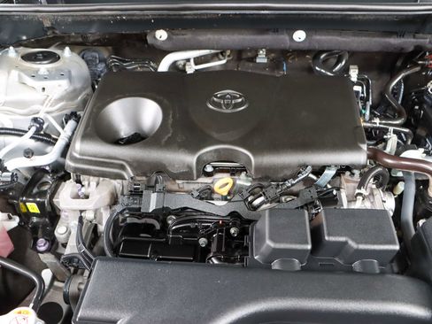 Used 2022 Toyota RAV4 XLE FWD image 29