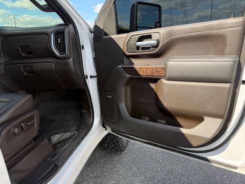 Used 2020 GMC Sierra 2500 Denali w/ Denali Ultimate Package AWD/4WD image 17