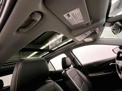 Used 2023 Chevrolet Equinox Premier image 17