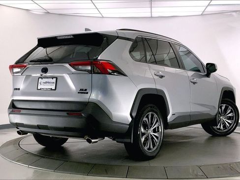 Used 2023 Toyota RAV4 XLE Premium image 12