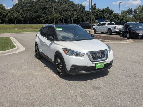 Used 2019 Nissan Kicks SV FWD image 7