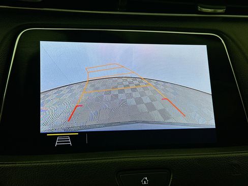 Used 2019 Cadillac XT4 Luxury w/ Cold Weather Package AWD/4WD image 14