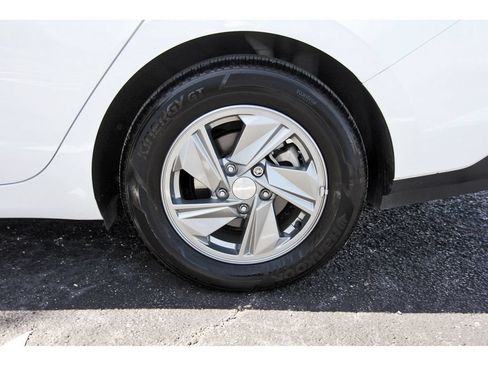 Certified 2026 Hyundai Elantra SE FWD image 32