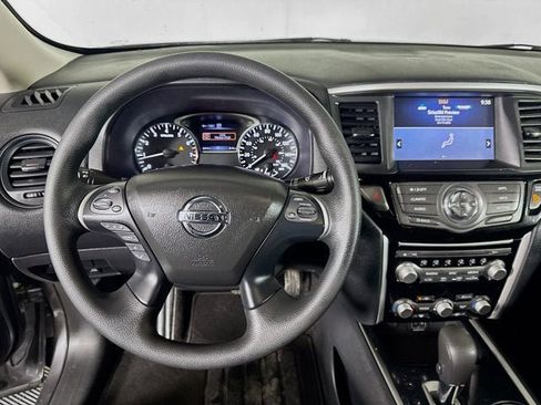 Used 2019 Nissan Pathfinder S image 12