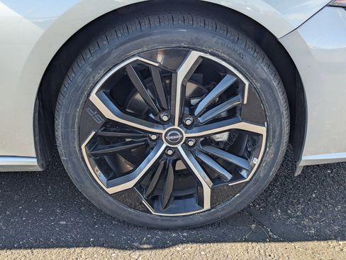 Certified 2023 Nissan Altima 2.5 SR image 10