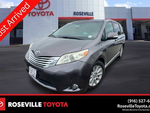 Used 2013 Toyota Sienna Limited w/ Premium Pkg image 1