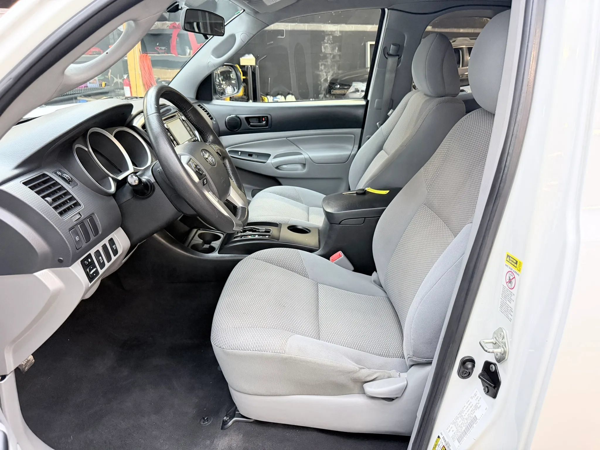 Used 2015 Toyota Tacoma 4x4 Access Cab V6 image 8