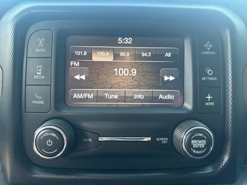 Used 2020 Jeep Wrangler Sport AWD/4WD image 23