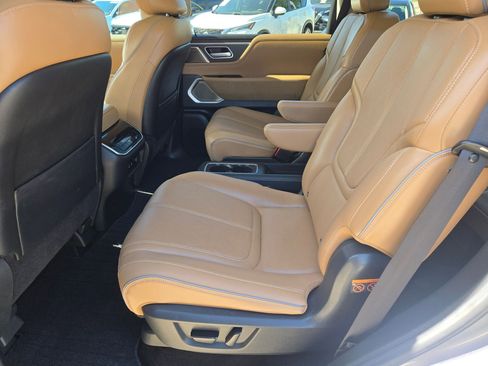 Used 2025 INFINITI QX80 Sensory AWD/4WD image 14