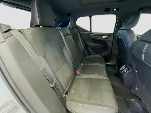 Used 2022 Volvo XC40 P8 Recharge Ultimate image 22