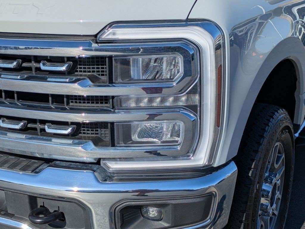 Used 2025 Ford F250 Lariat AWD/4WD image 9