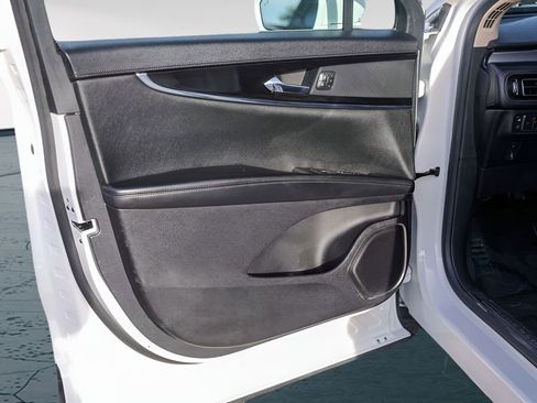 Used 2021 Lincoln Nautilus Standard w/ Equipment Group 101A image 24