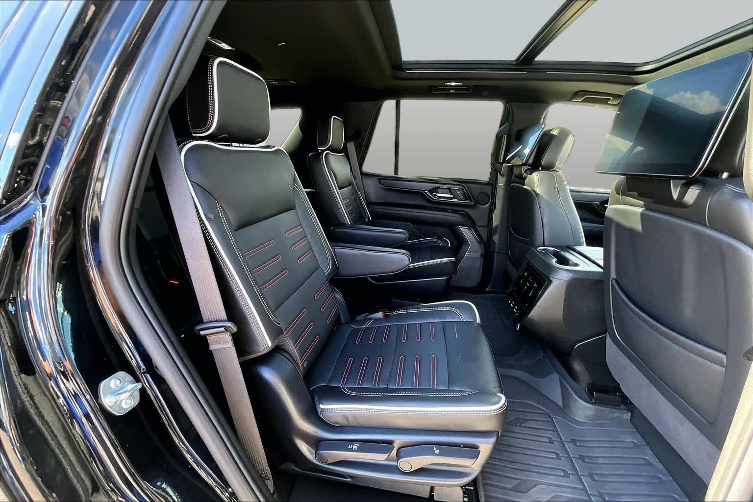 Used 2025 GMC Yukon AT4 Ultimate w/ LPO, Floor Liner Package AWD/4WD image 38