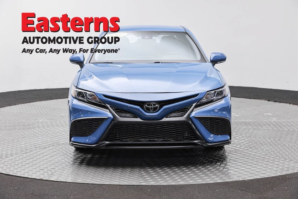 Used 2023 Toyota Camry SE FWD image 2