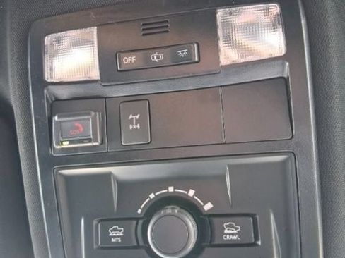 Used 2020 Toyota Tacoma TRD Off-Road AWD/4WD image 37