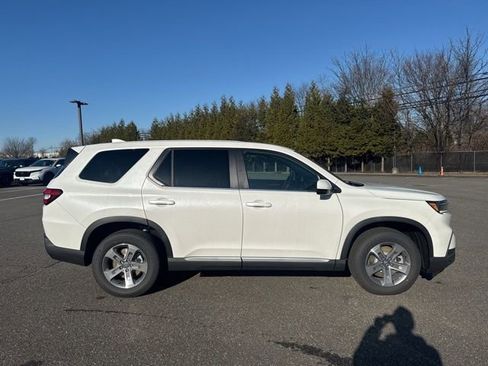 New 2025 Honda Pilot EX-L image 8