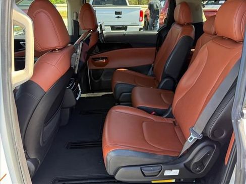 Used 2022 Kia Carnival SX image 14