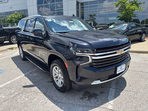 Used 2024 Chevrolet Suburban LT AWD/4WD image 7