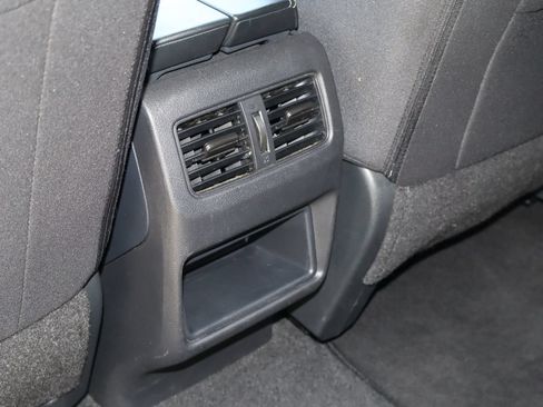 Used 2024 Nissan Rogue S AWD/4WD image 18