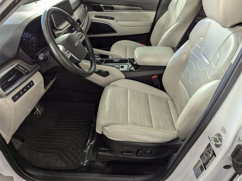 Used 2022 Kia Telluride SX w/ SX Prestige Package image 10