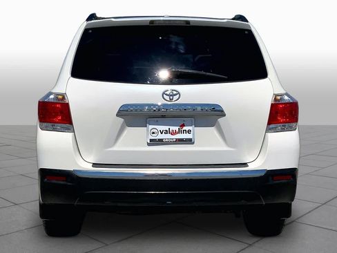 Used 2012 Toyota Highlander FWD w/ Tech Pkg image 4