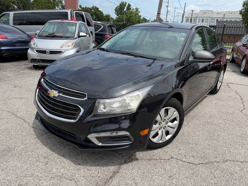 Used 2015 Chevrolet Cruze LS FWD image 2