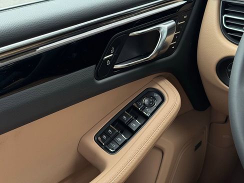 New 2025 Porsche Macan image 41