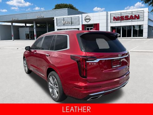 Used 2022 Cadillac XT6 Premium Luxury FWD image 6