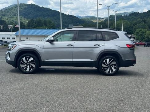 Used 2025 Volkswagen Atlas SE FWD image 4