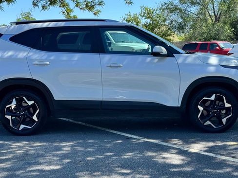 Used 2024 Kia Seltos EX FWD image 3