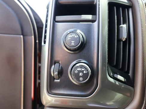 Used 2018 Chevrolet Silverado 1500 LTZ w/ Sport Package AWD/4WD image 12