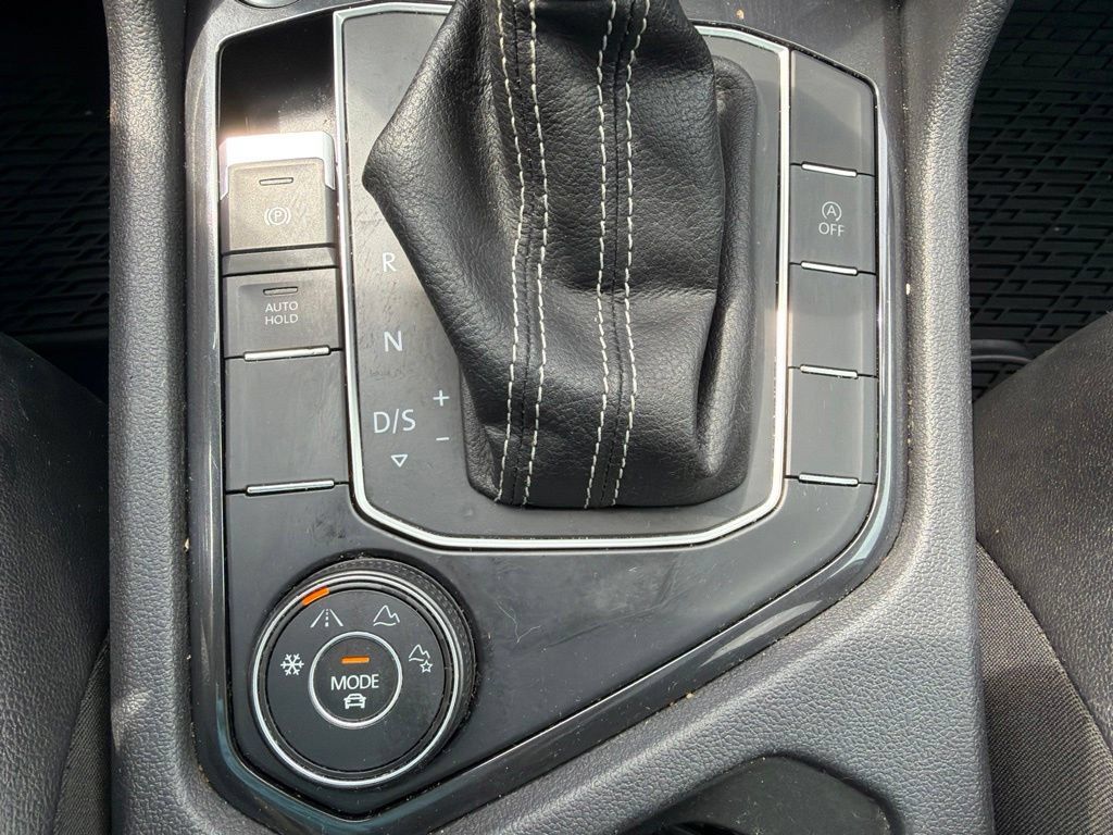 Used 2021 Volkswagen Tiguan SE w/ Panoramic Sunroof Package AWD/4WD image 19