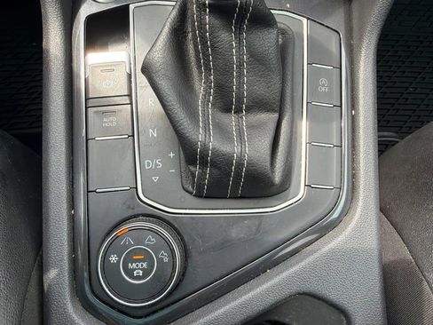 Used 2021 Volkswagen Tiguan SE w/ Panoramic Sunroof Package AWD/4WD image 19