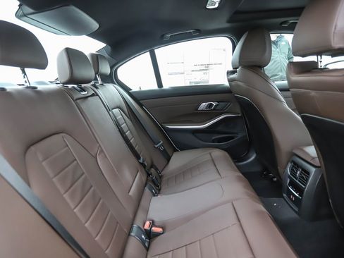 Used 2025 BMW 330i xDrive Sedan w/ Premium Package image 24